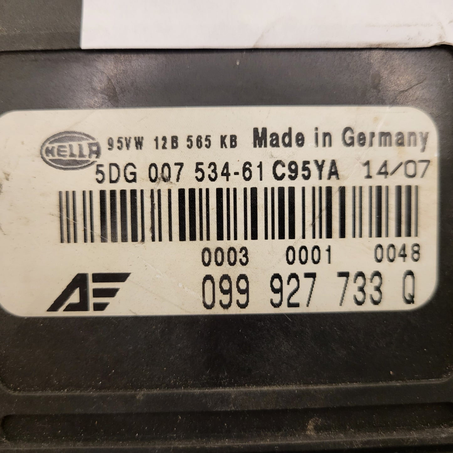 FORD ECU / 099927733Q / 5DG007534-61 / HELLA