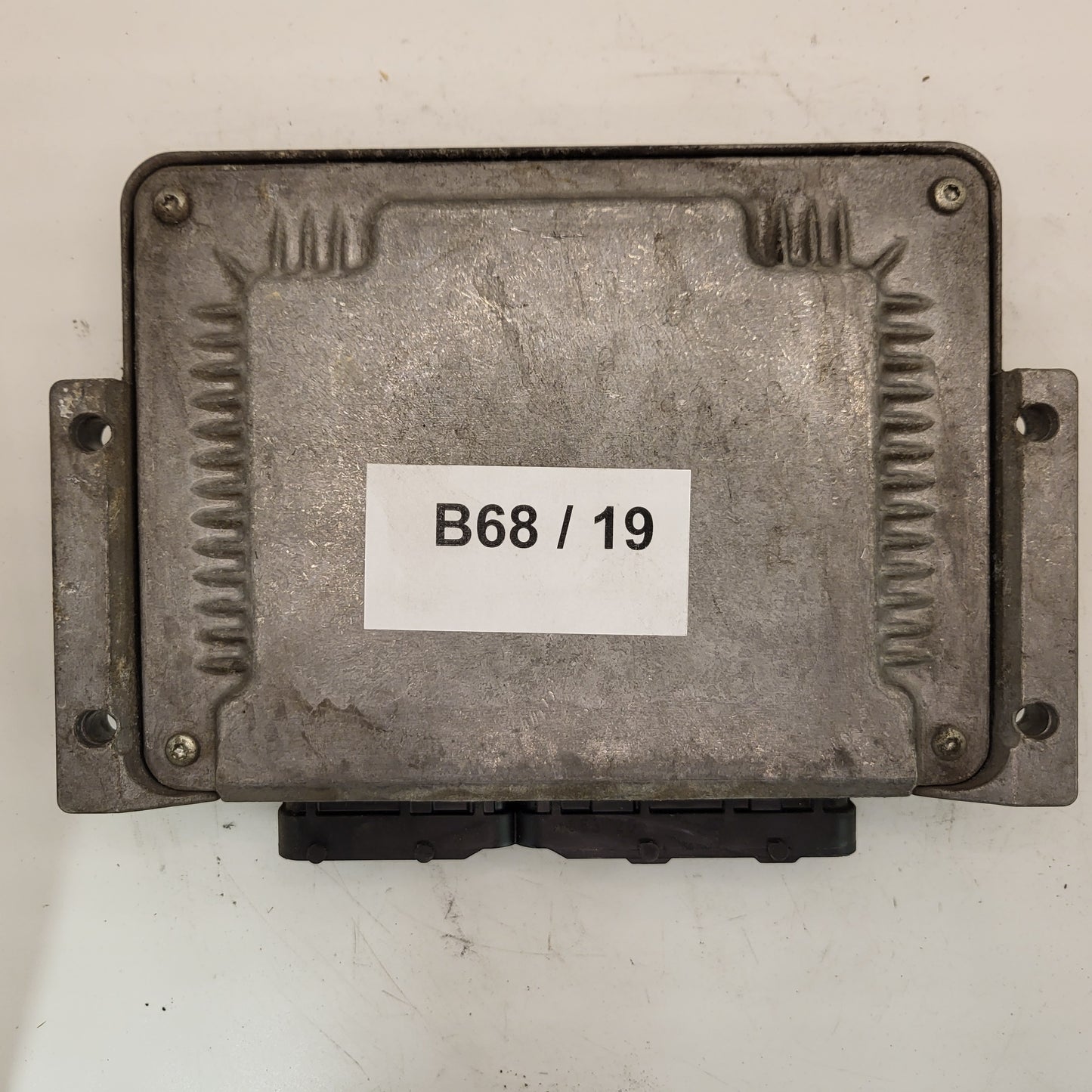 ALFA ROMEO 147 1.9 JTD ECU / 0281011488 / 55189421 / BOSCH