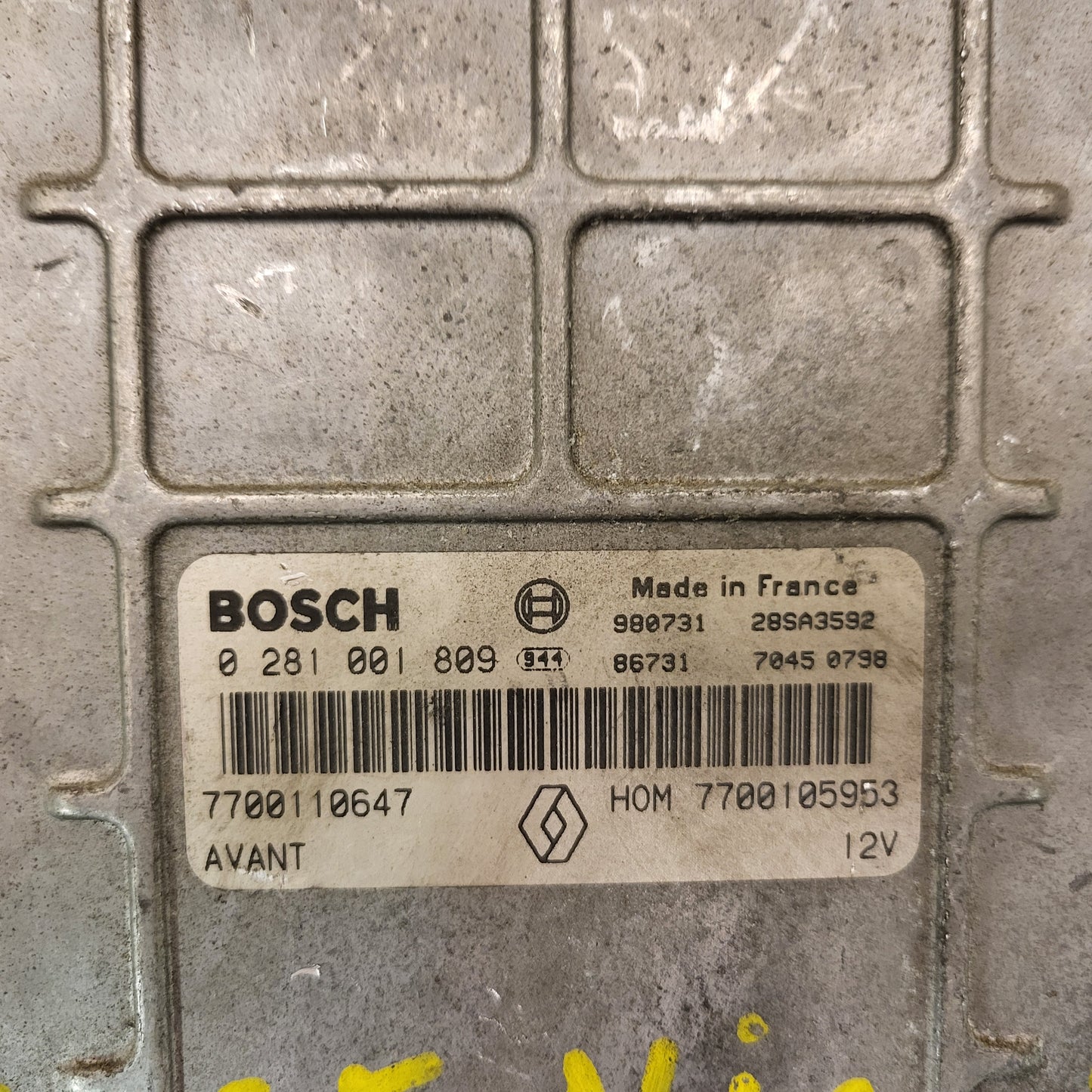 Renault ECU / 0281001809 / 7700110647 / HOM7700105953 / 7700105953 / BOSCH