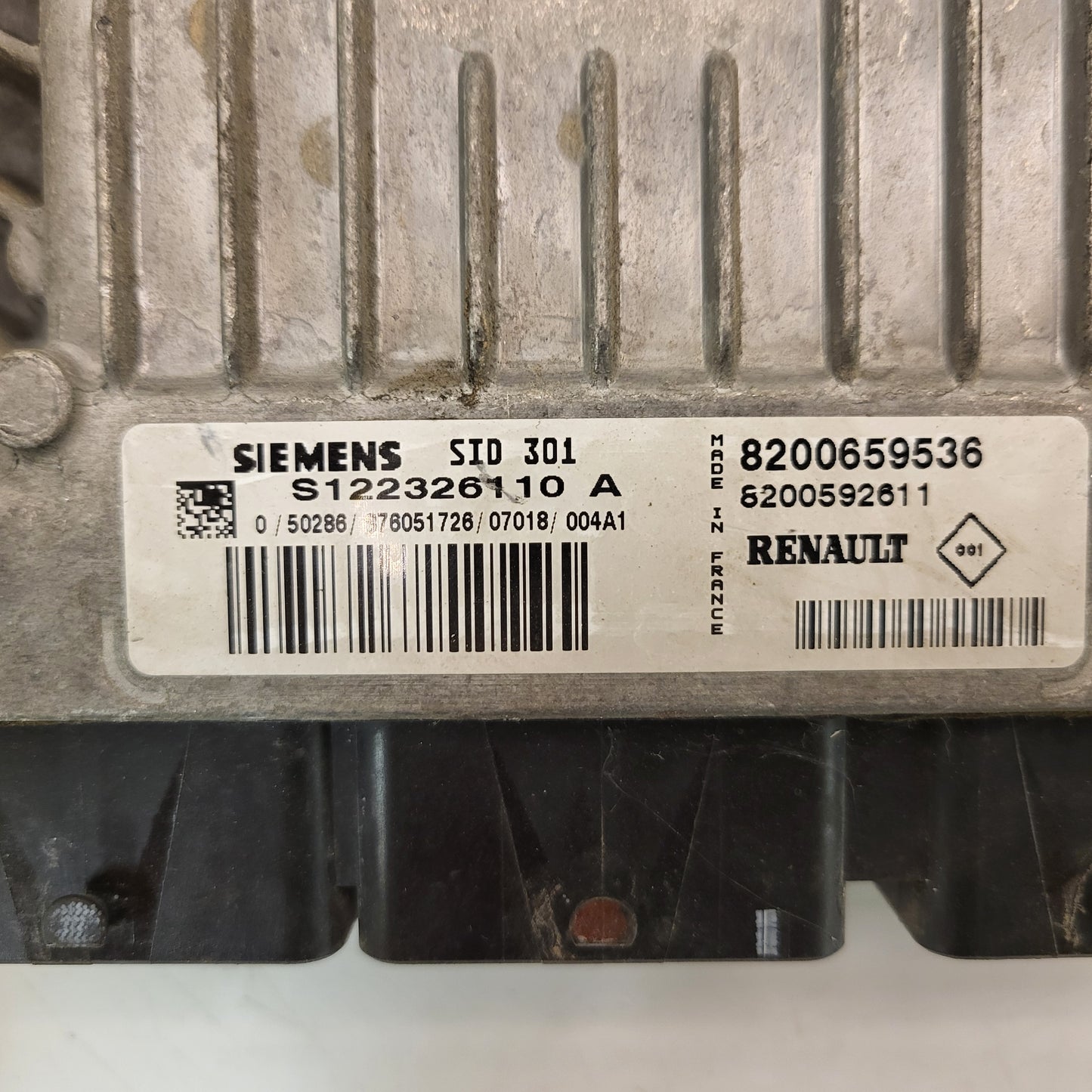 Renault Megane ECU / S122326110A / 8200659536 / 8200592611 / SID 301 / SID301