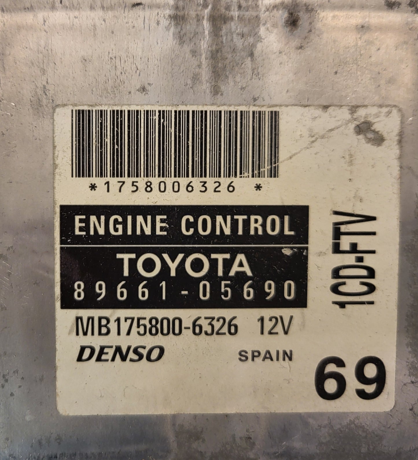 TOYOTA AVENSIS ECU / 89661-05690 / MB175800-6326 / SIEMENS