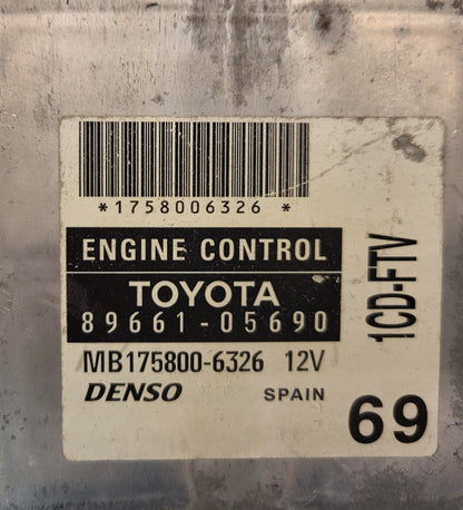 TOYOTA AVENSIS ECU / 89661-05690 / MB175800-6326 / SIEMENS