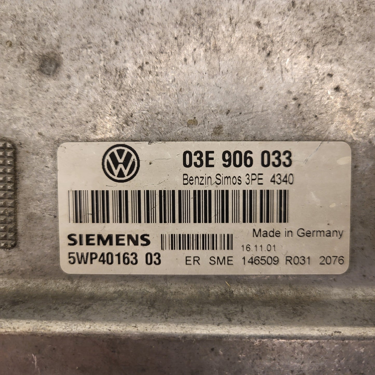 VW POLO ECU / 03E906033 / 5WP40163 03 / 5WP4016303 / SIMOS 3PE SIEMENS