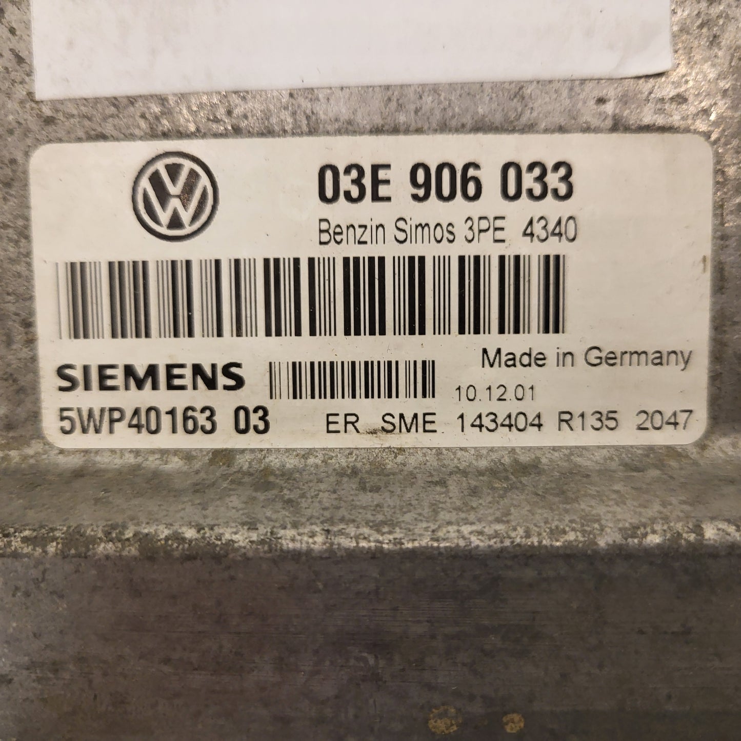 VW POLO ECU / 03E906033 / 5WP40163 03 / 5WP4016303 / SIMOS 3PE SIEMENS