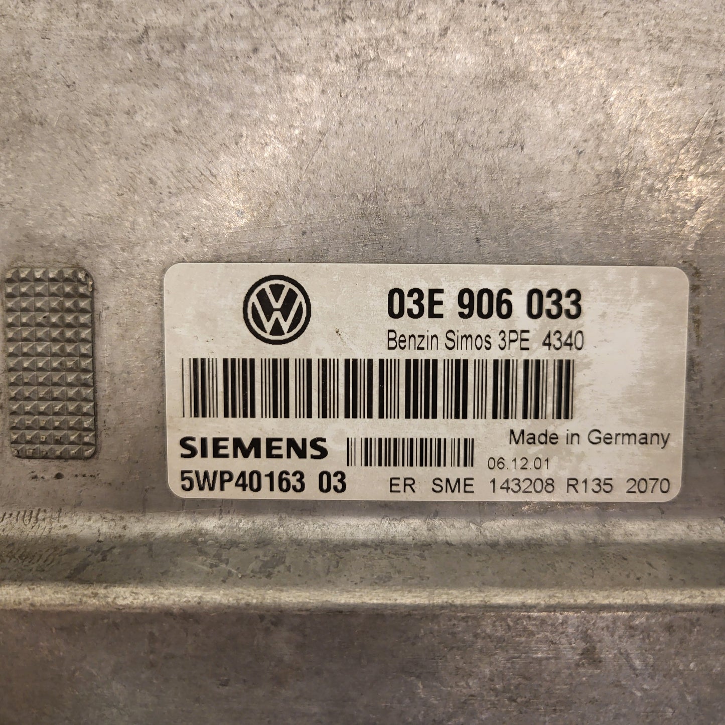 VW POLO ECU / 03E906033 / 5WP40163 03 / 5WP4016303 / SIMOS 3PE SIEMENS