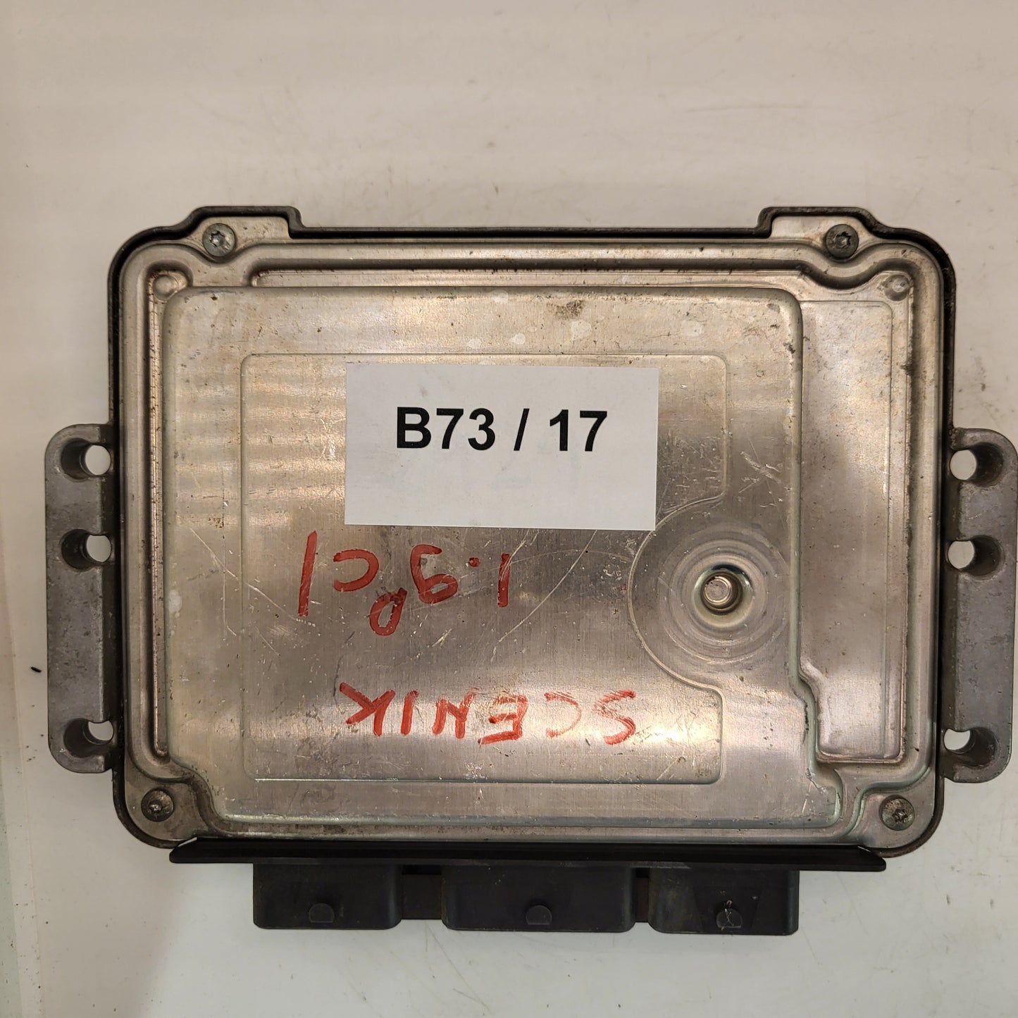 Renault ECU / 0281011549 / 8200391966 / 8200370779 / BOSCH