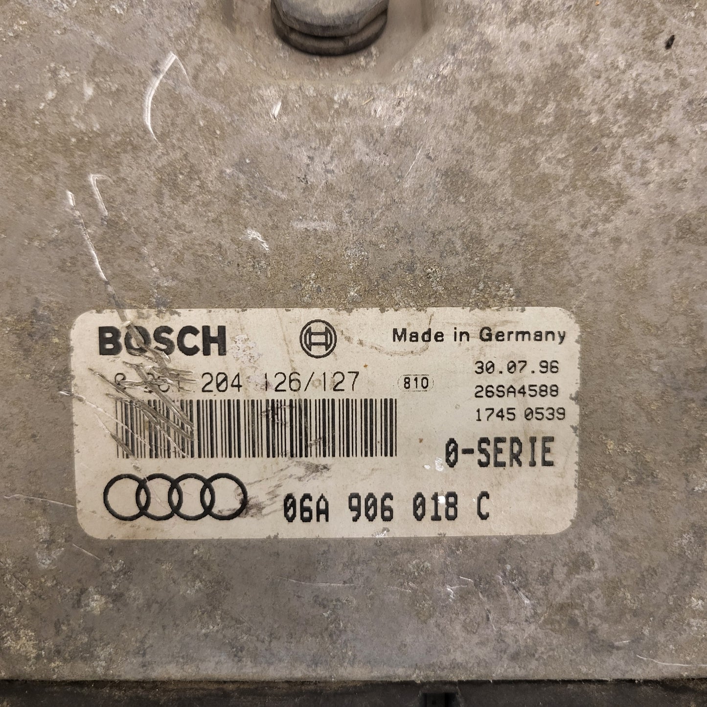 Audi ECU / 06A906018C / 0261204126/127 / BOSCH