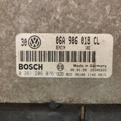 VW GOLF ECU / 06A906018CL / 0261206076 / BOSCH