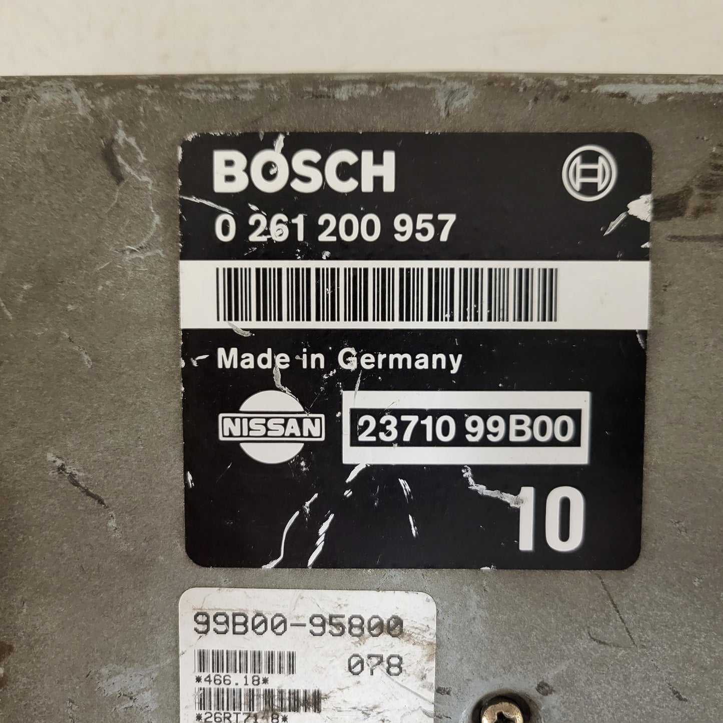 NISSAN ECU / 0261200957 / 2371099B00 / 99B00-95800 / BOSCH