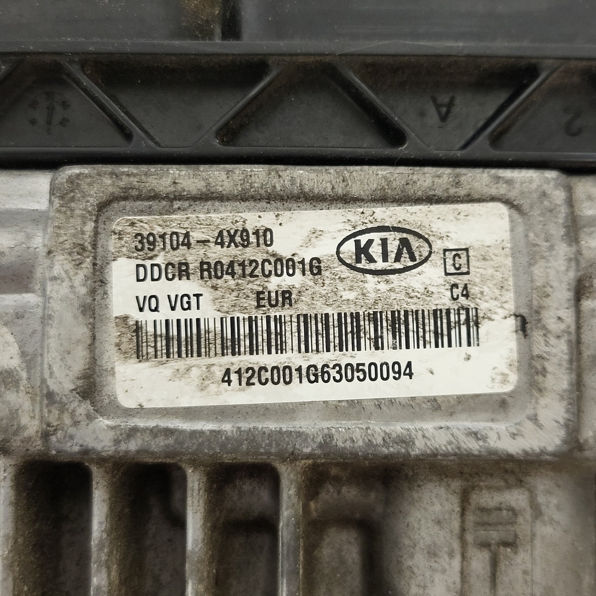 KIA CARNIVAL 2.9 CRDI ECU / 39104-4X910 / DDCR / R0412C0016 - B75-12 - 2