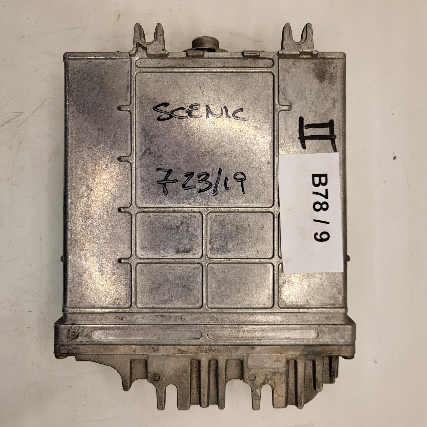 Renault ECU / 0281001809 / 7700110647 / HOM7700105953 / 7700105953 / BOSCH