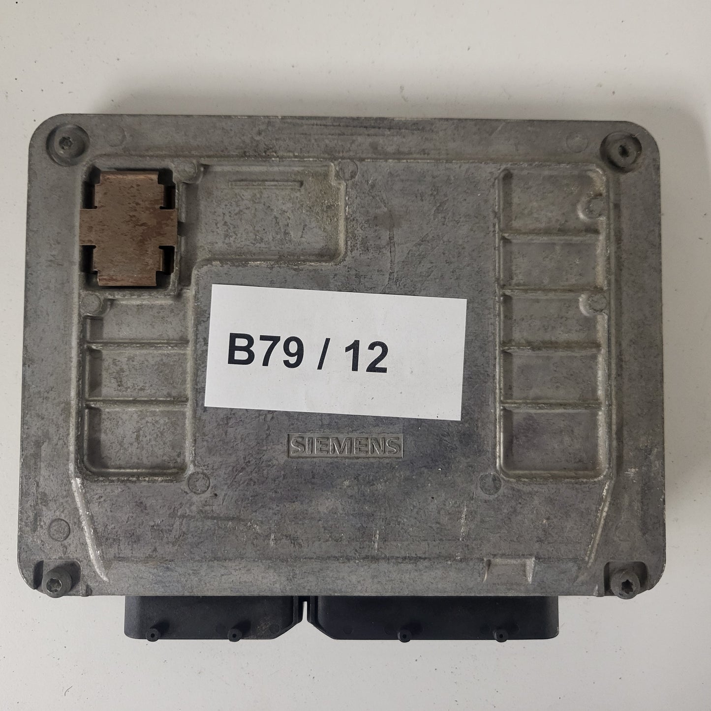 SEAT IBIZA ECU / 03E906033P / 5WP40196 05 / SIEMENS