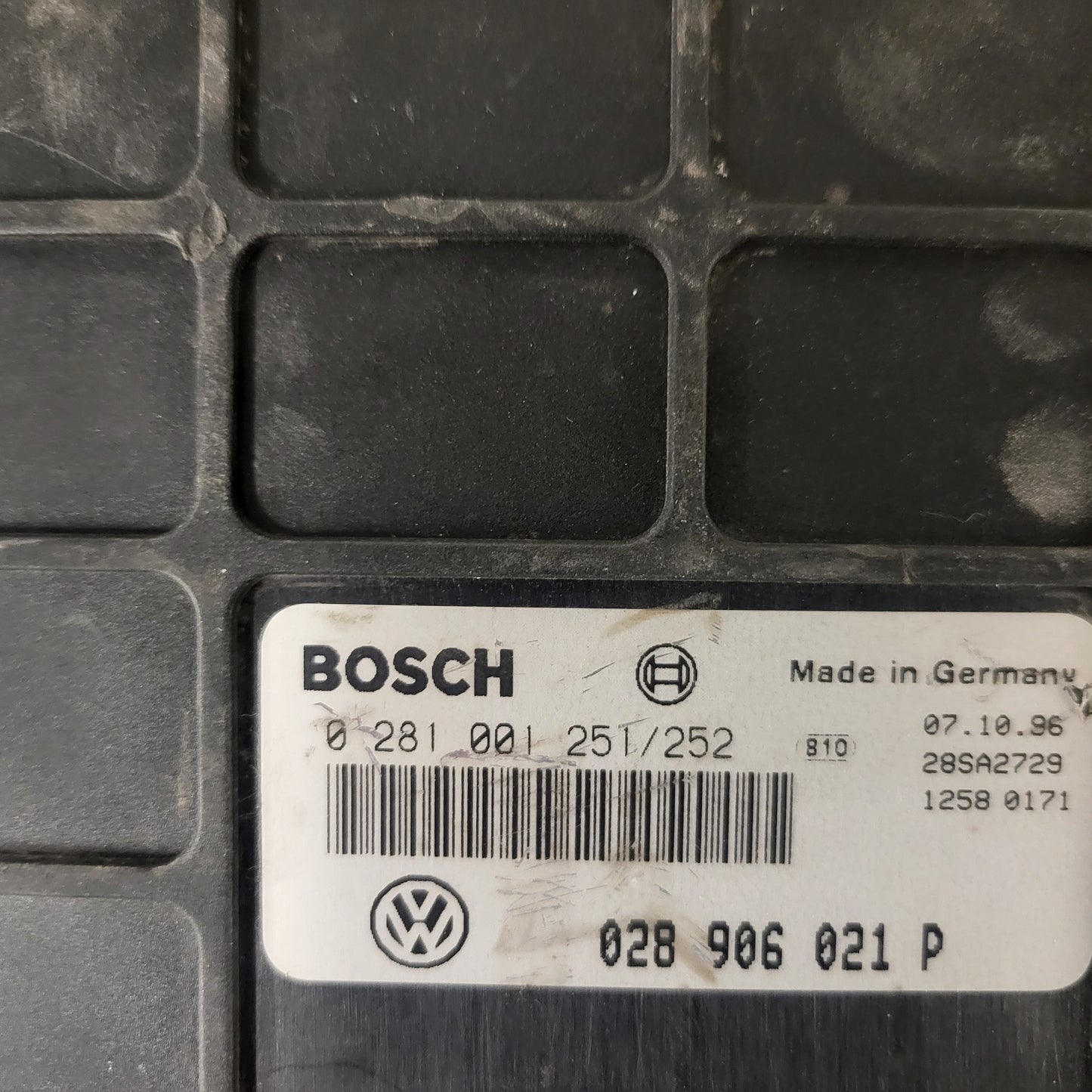 VW AUDI ECU / 0281001251/252 / 028906021P / BOSCH