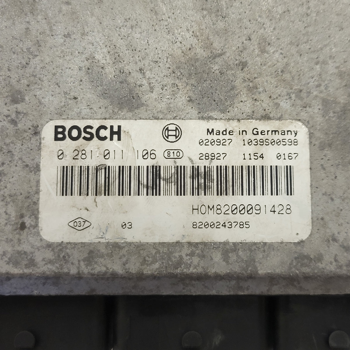 RENAULT MASTER ECU / BOSCH / 0281011106 / HOM8200091428 / 8200243785 - B84-02 - 2