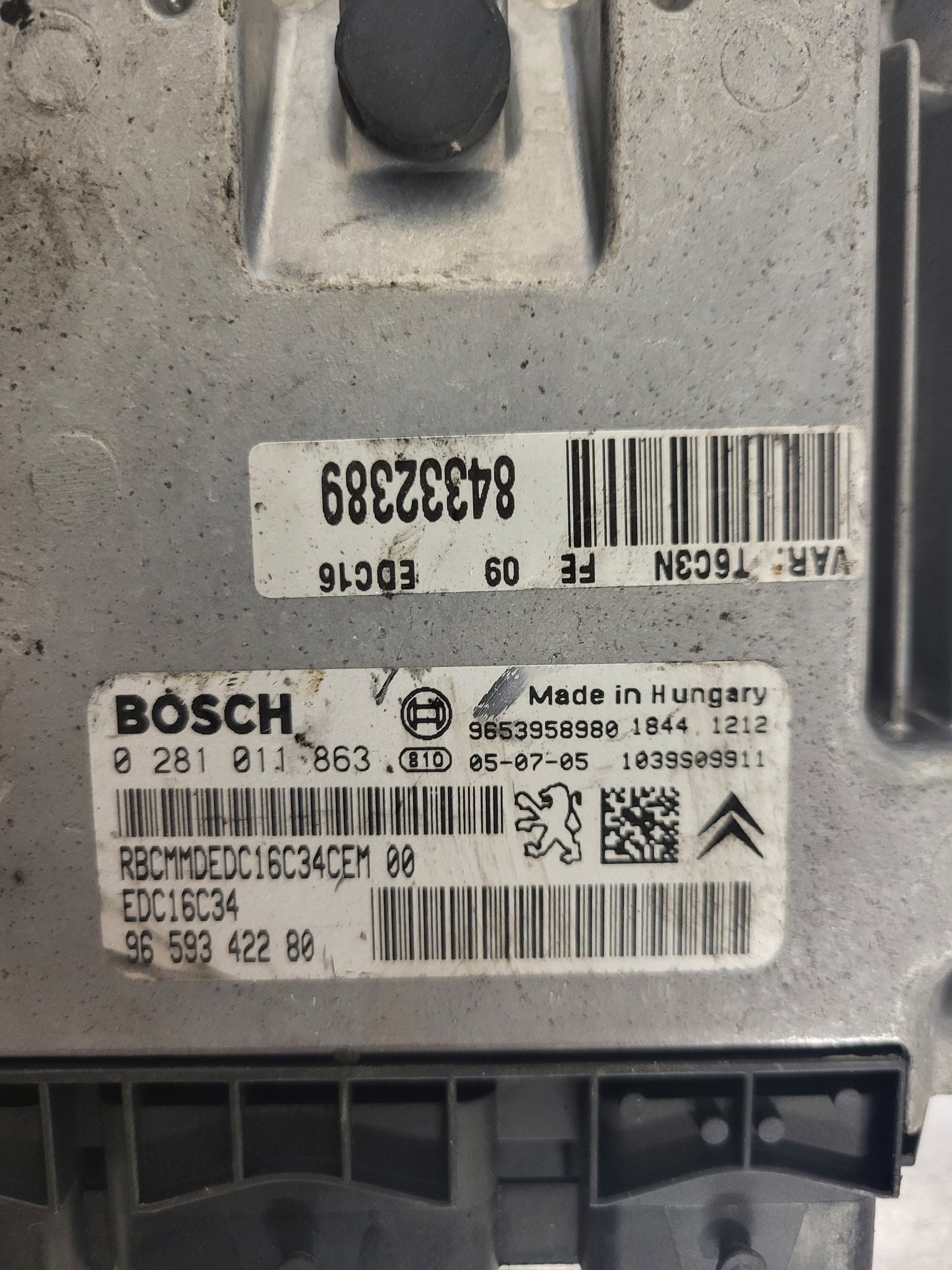 Peugeot Citroen ECU / 0281011863 / 9659342280 / EDC16C34 / BOSCH