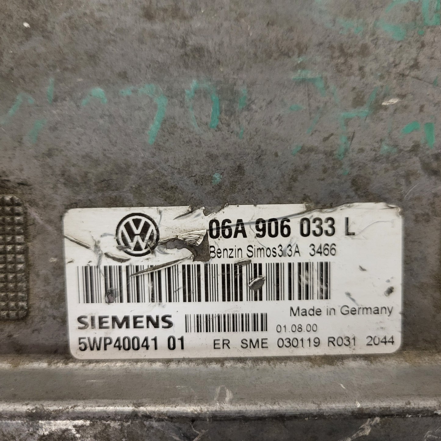 VW NEW BEETLE ECU / 06A906033L / 5WP40041 / 5WP4004101 / SIMOS 3.3A / SIEMENS