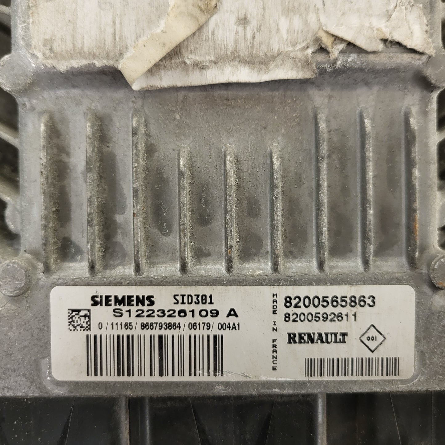 RENAULT MEGANE SCENIC ECU / S122326109A / 8200565863 / 8200592611 SID301 SIEMENS