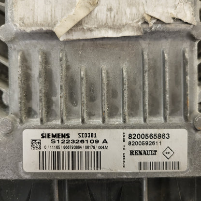 RENAULT MEGANE SCENIC ECU / S122326109A / 8200565863 / 8200592611 SID301 SIEMENS