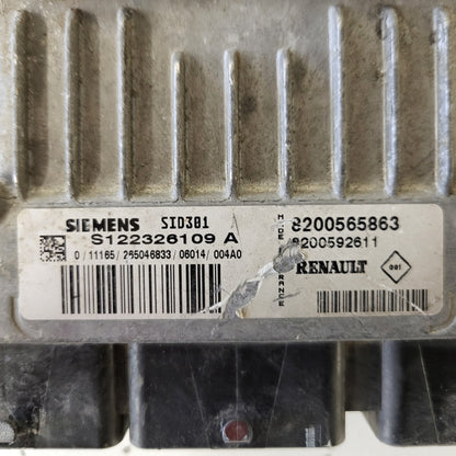 RENAULT MEGANE SCENIC ECU / S122326109A / 8200565863 / 8200592611 SID301 SIEMENS