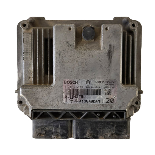 Fiat Croma 1.9 JTD ECU / 0281012961 / 51854278 / BOSCH