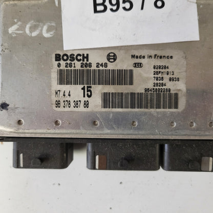 Peugeot Citroen ECU / 0261206246 / M7.4.4 / 9637838780 / BOSCH
