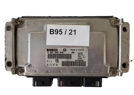 Peugeot Citroen ECU / 0261206246 / M7.4.4 / 9637838780 / BOSCH