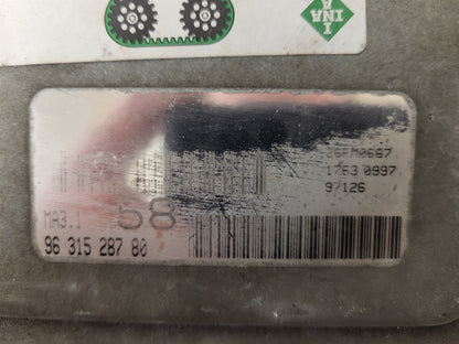 Peugeot Citroen ECU / 0261204788 / 9631528780 / MA3.1 / BOSCH