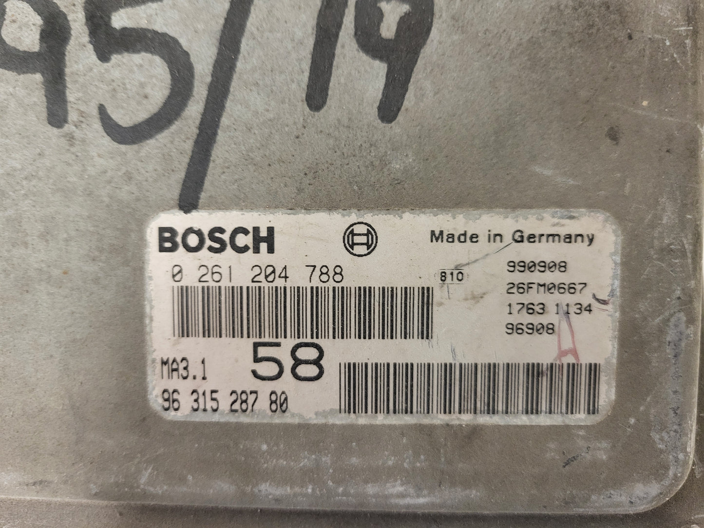 Peugeot Citroen ECU / 0261204788 / 9631528780 / MA3.1 / BOSCH