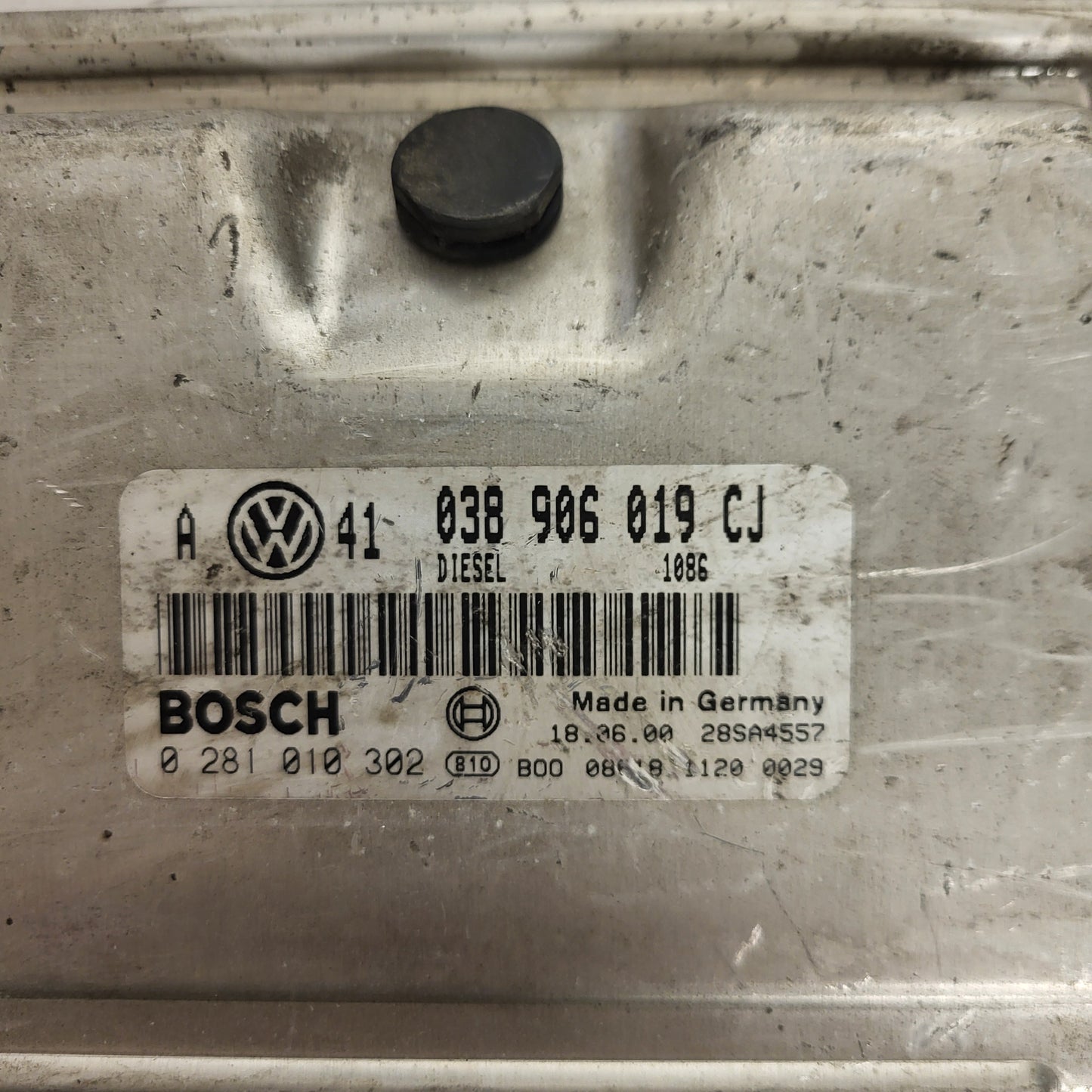 VW GOLF VAG ECU / 038906019CJ / 0281010302 / EDC15P+ / 28SA4557 / 038906019
