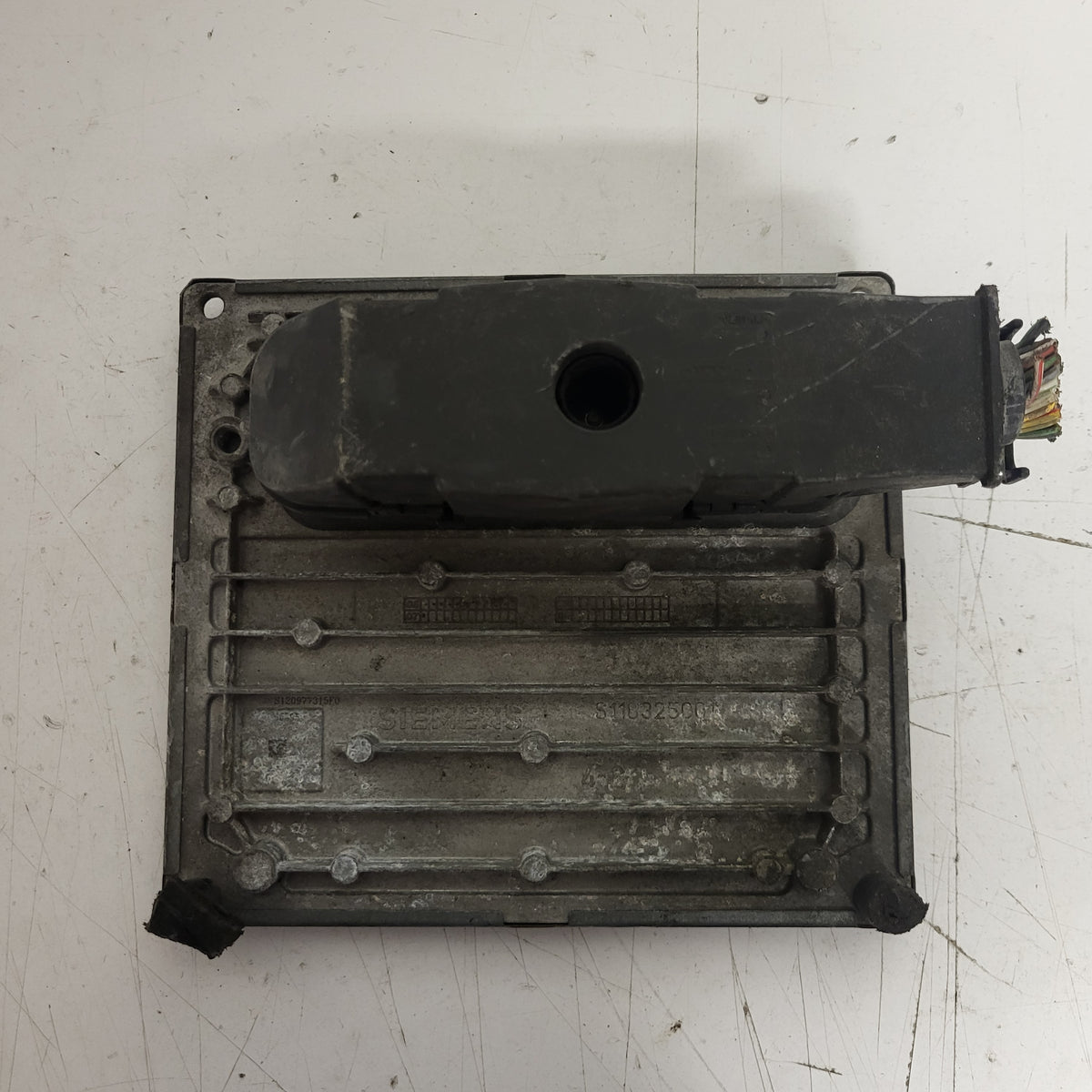 FORD FIESTA ECU / 6S61-12A650-FF / S120977315F / 2CJF / SIM210 - C04-15 - 3