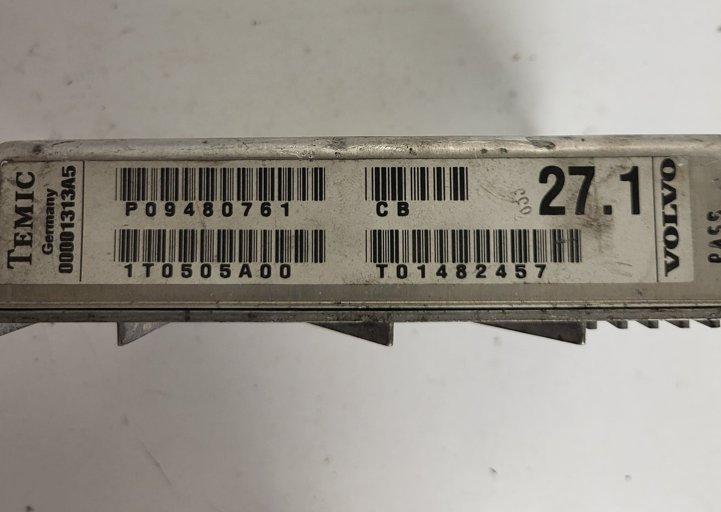 Volvo S60 V70 XC70 S80 ECU / P09480761 / 1T0505A00 / T02060554 / TEMIC