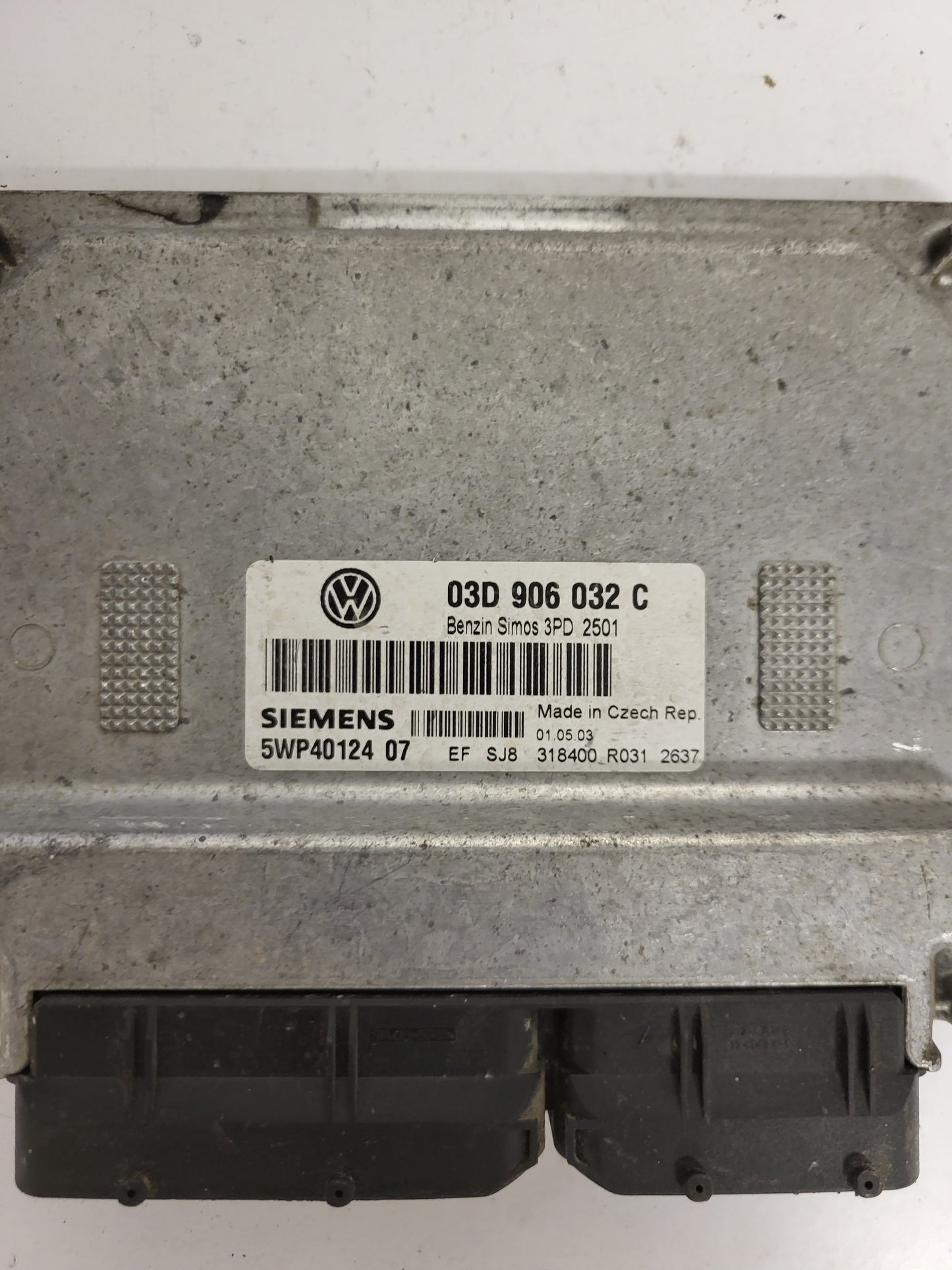 VW POLO ECU / 03D906032C / SIMOS 3PD / 5WP40124 07 / SIEMENS