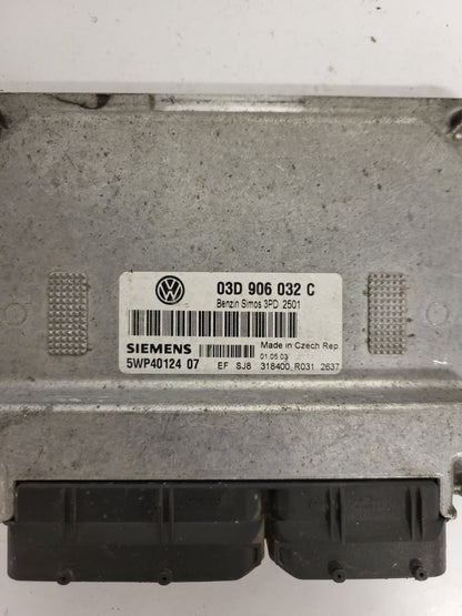 VW POLO ECU / 03D906032C / SIMOS 3PD / 5WP40124 07 / SIEMENS