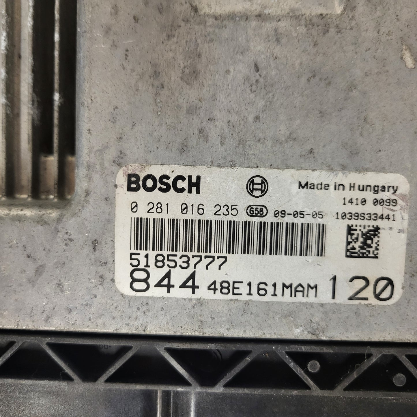 LANCIA DELTA ECU / 0281016235 / 51853777 / 1039S33441 / BOSCH