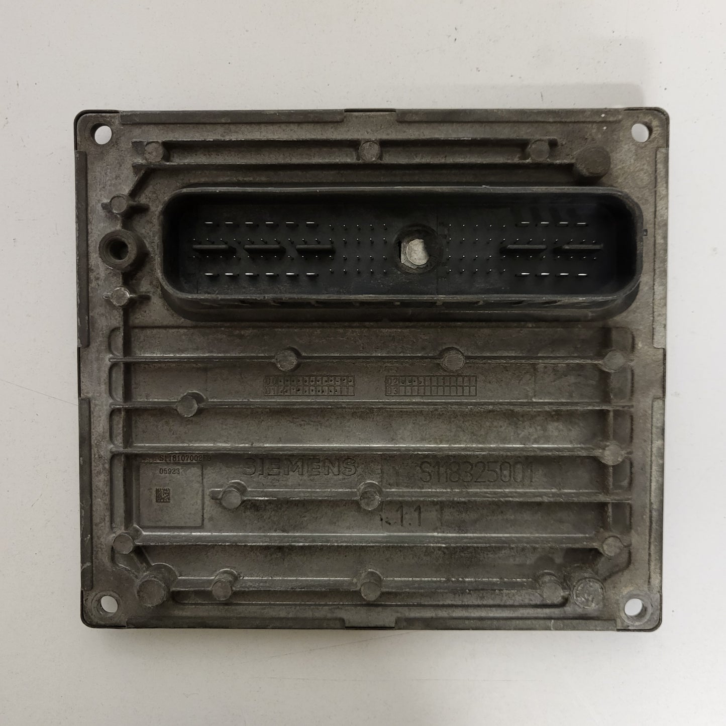 FORD FIESTA ECU / 2S6A-12A650-SE / S118107002 / S118107002F / 4ROS / SIM22 / SIEMENS