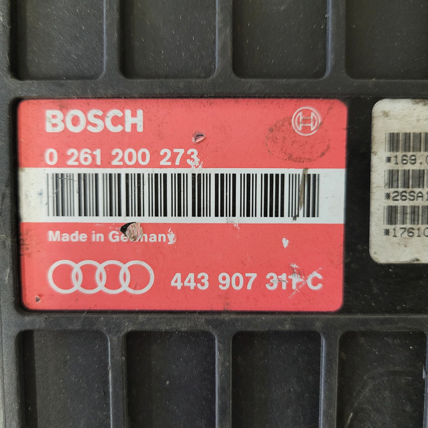 Audi 80 90 ECU / 0261200273 / 443907311C / BOSCH