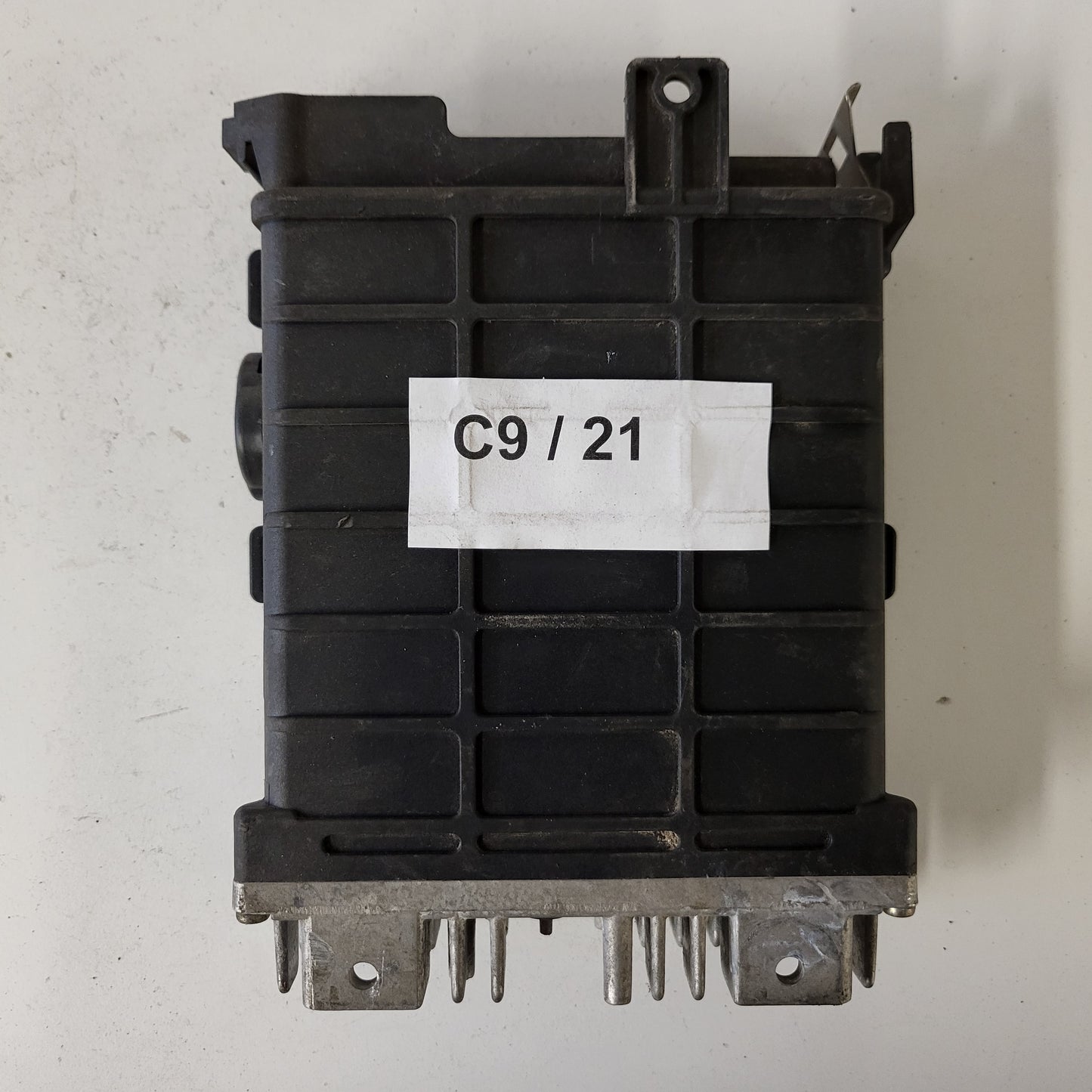 Audi 80 90 ECU / 0261200273 / 443907311C / BOSCH
