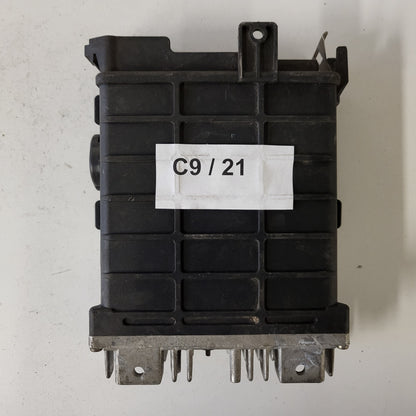 Audi 80 90 ECU / 0261200273 / 443907311C / BOSCH