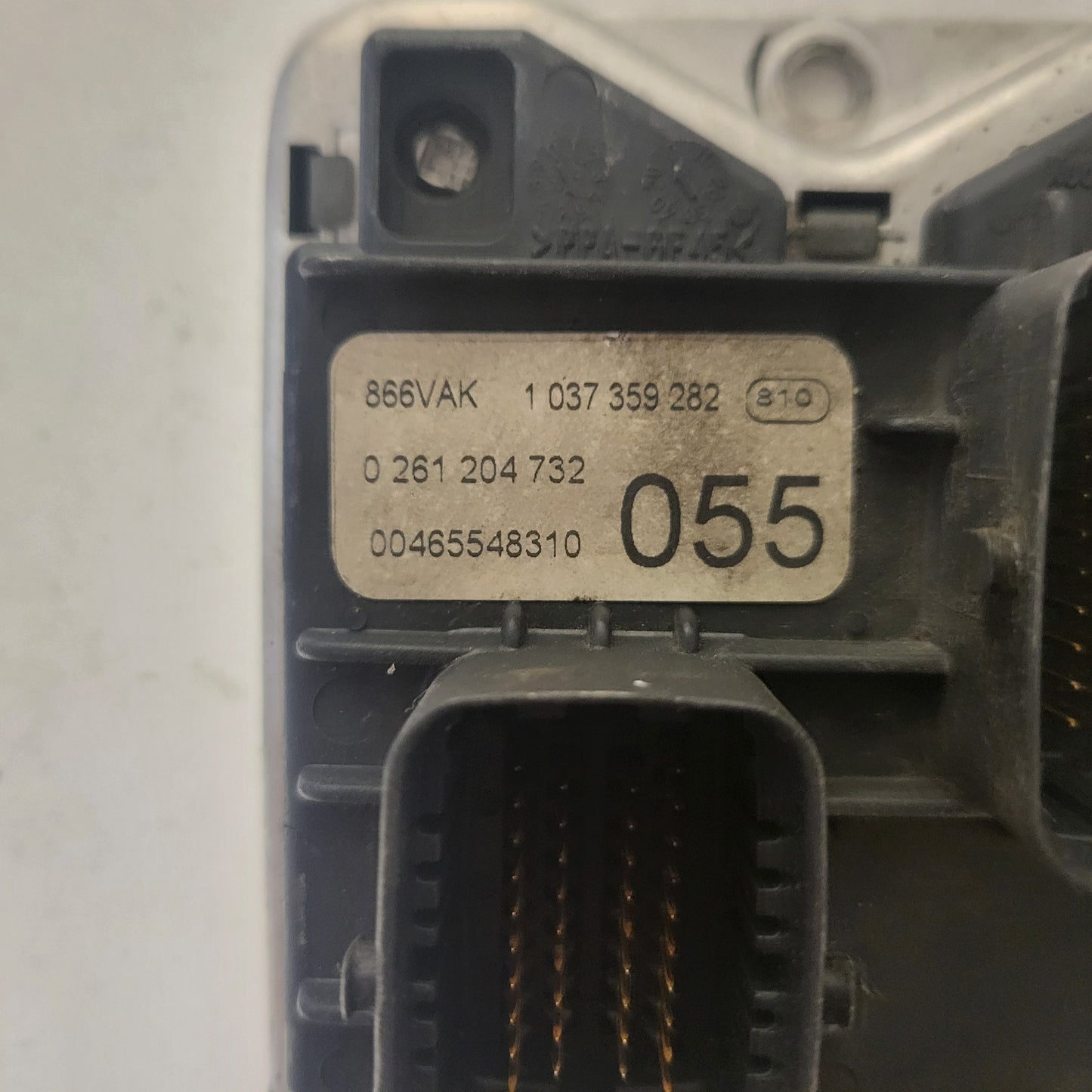 ALFA ROMEO 156 ECU / 0261204732 / 00465548310 / 1037359282 / BOSCH