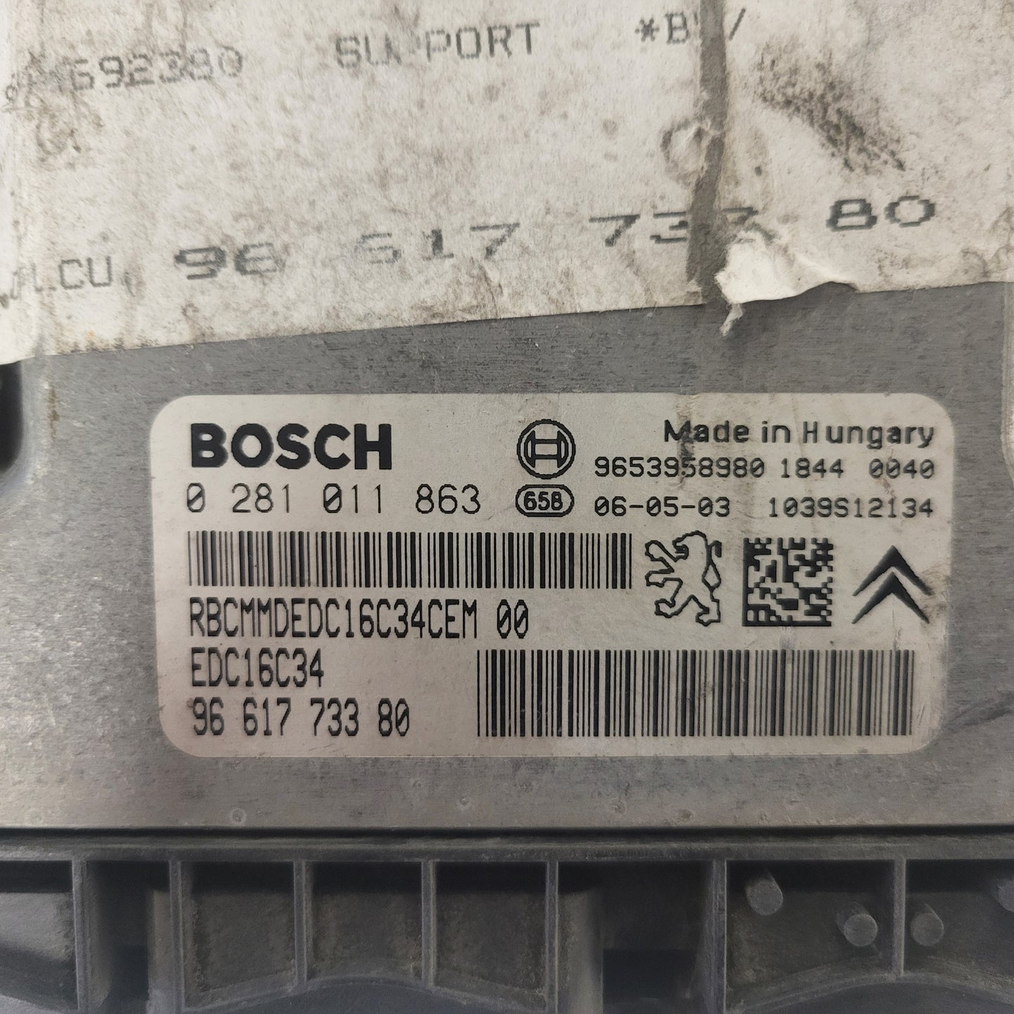 Peugeot Citroen ECU / 0281011863 / 9661773380 / EDC16C34 / BOSCH