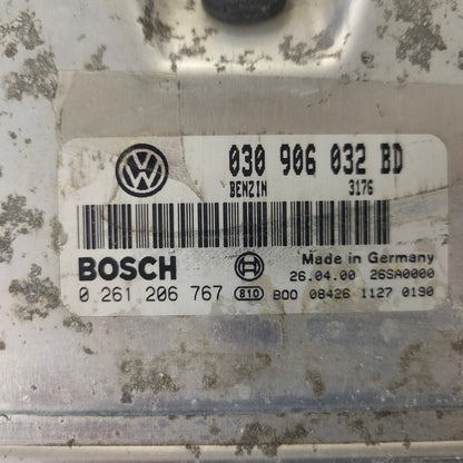 VW POLO ECU / 030906032BD / 0261206767 / 26SA0000 / BOSCH