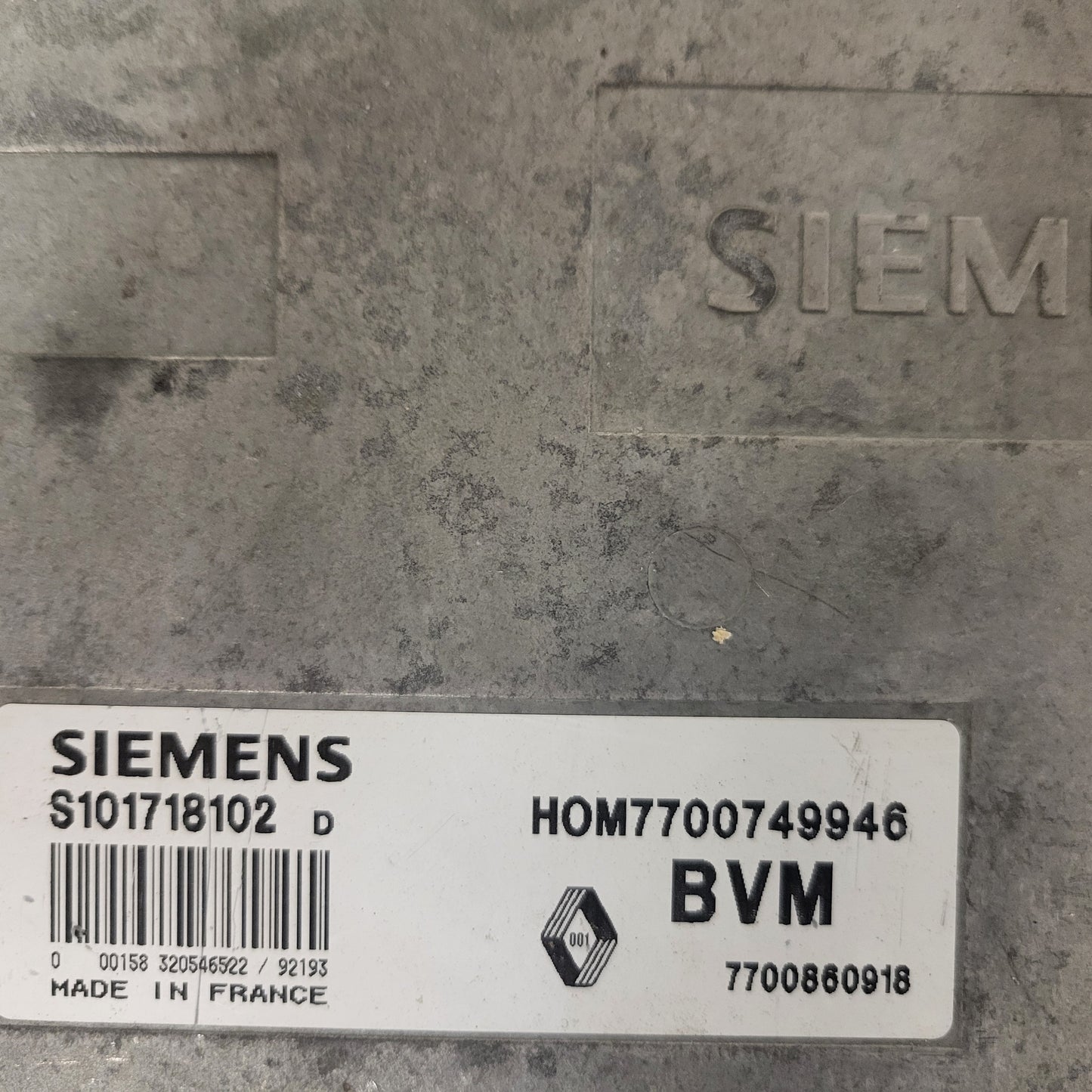 Renault ECU / S101718102D / 7700749946 / 7700860918 / S101718102