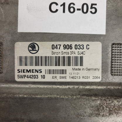 VW POLO ECU / 03E906033C / 5WP44203 10 / 3PA / SIEMENS