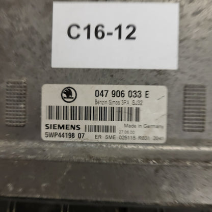 SKODA FABIA ECU / 047906033E / 5WP44198 07 / 3PA / SIEMENS