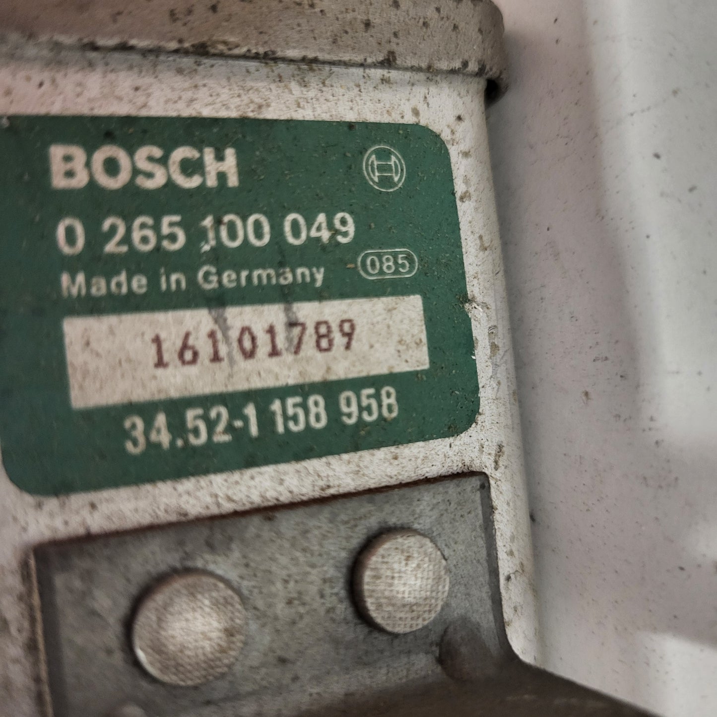 BMW E24 E34 ABS ECU / 0265100049 / 16101789 BOSCH