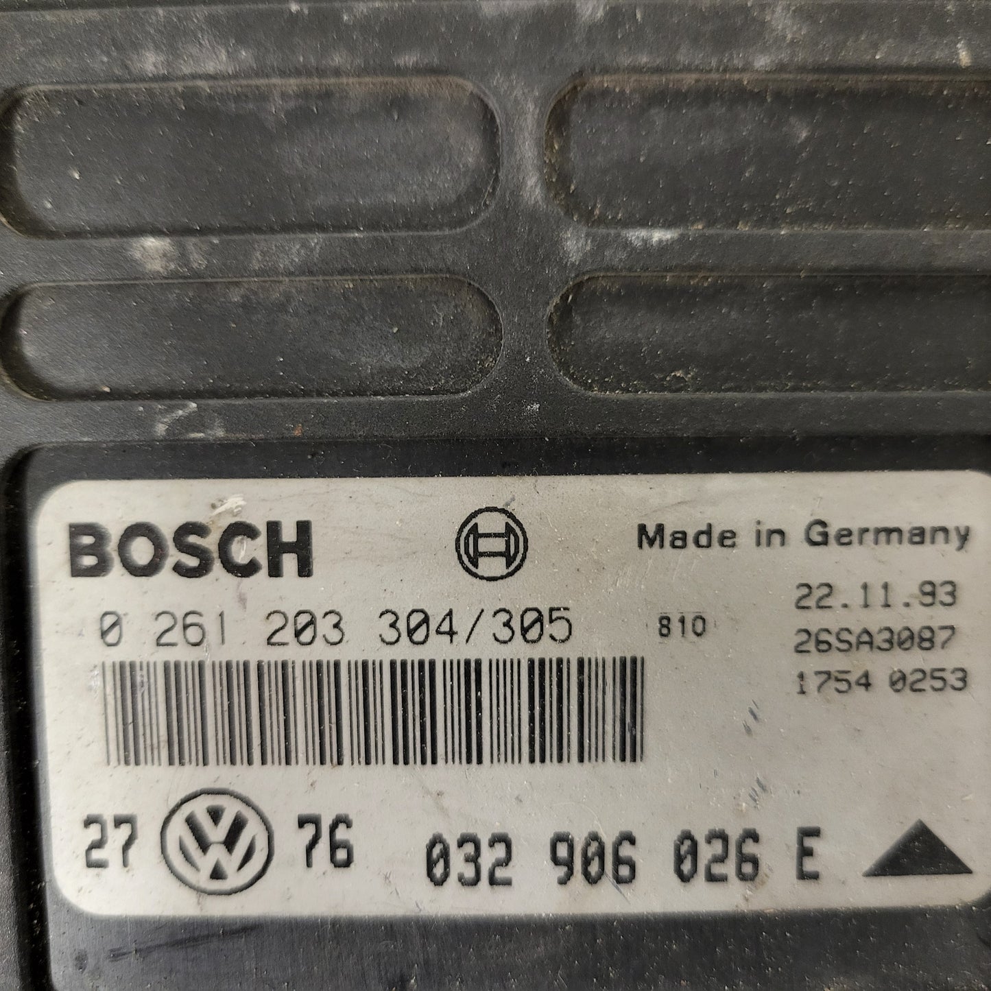 VW GOLF 3 ECU / 0261203304/305 / 032906026E / BOSCH