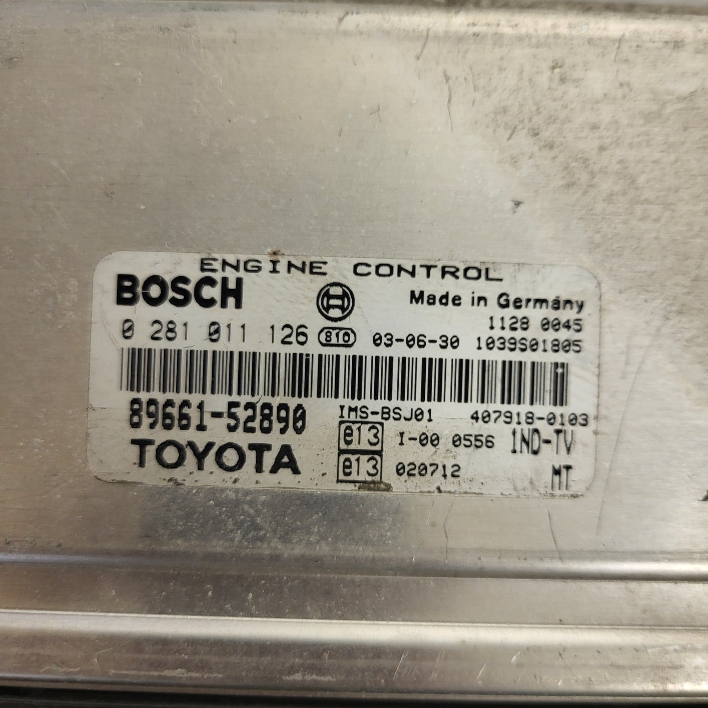 TOYOTA YARIS ECU / 0281011126 / 89661-52890 / 1039S01489 / BOSCH
