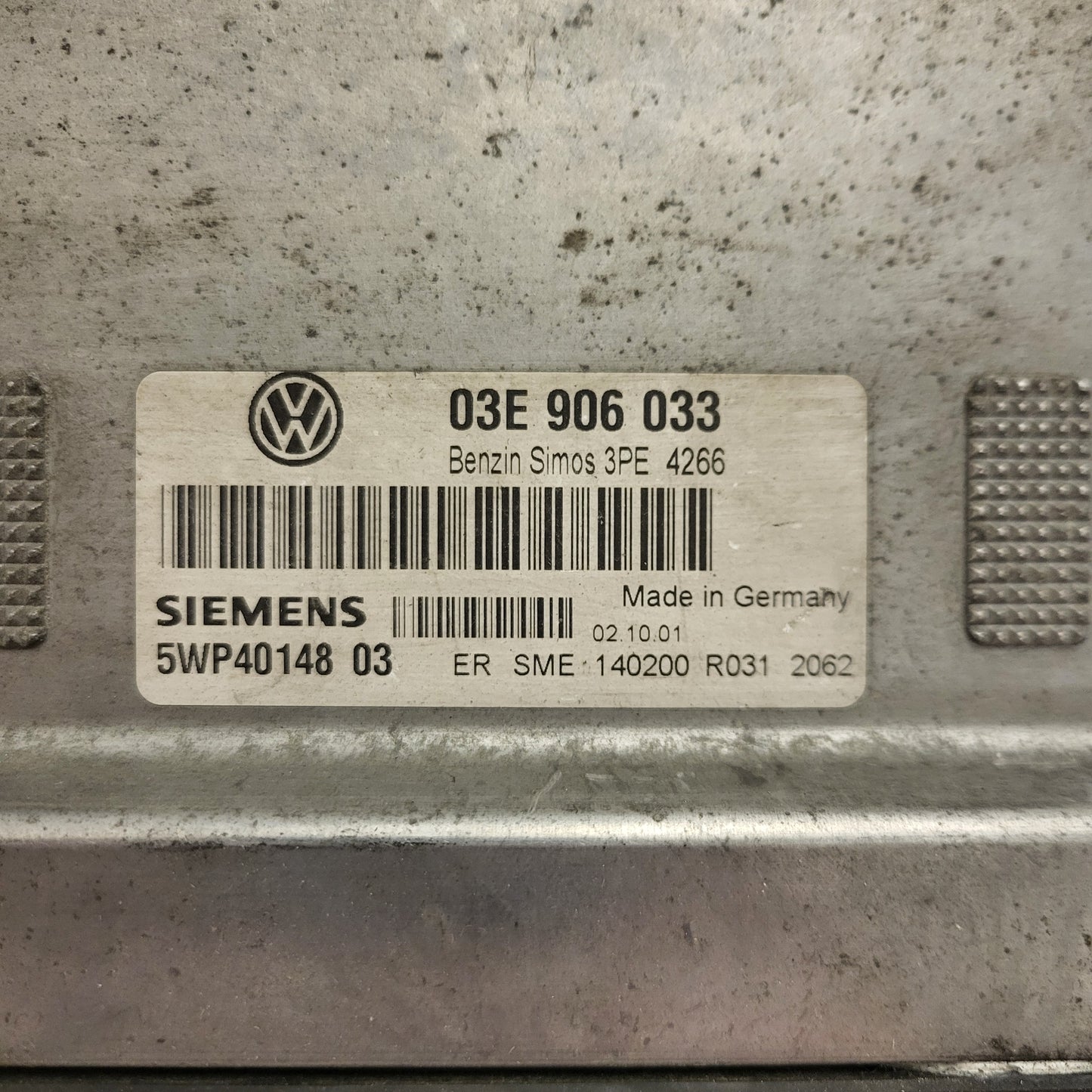 VW POLO ECU / 03E906033 / 5WP40148 03 / 5WP4014803 / SIEMENS