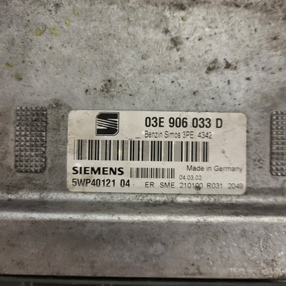 SEAT IBIZA ŠKODA FABIA 1.2 ECU / 03E906033D / 5WP40121 04 / SIEMENS