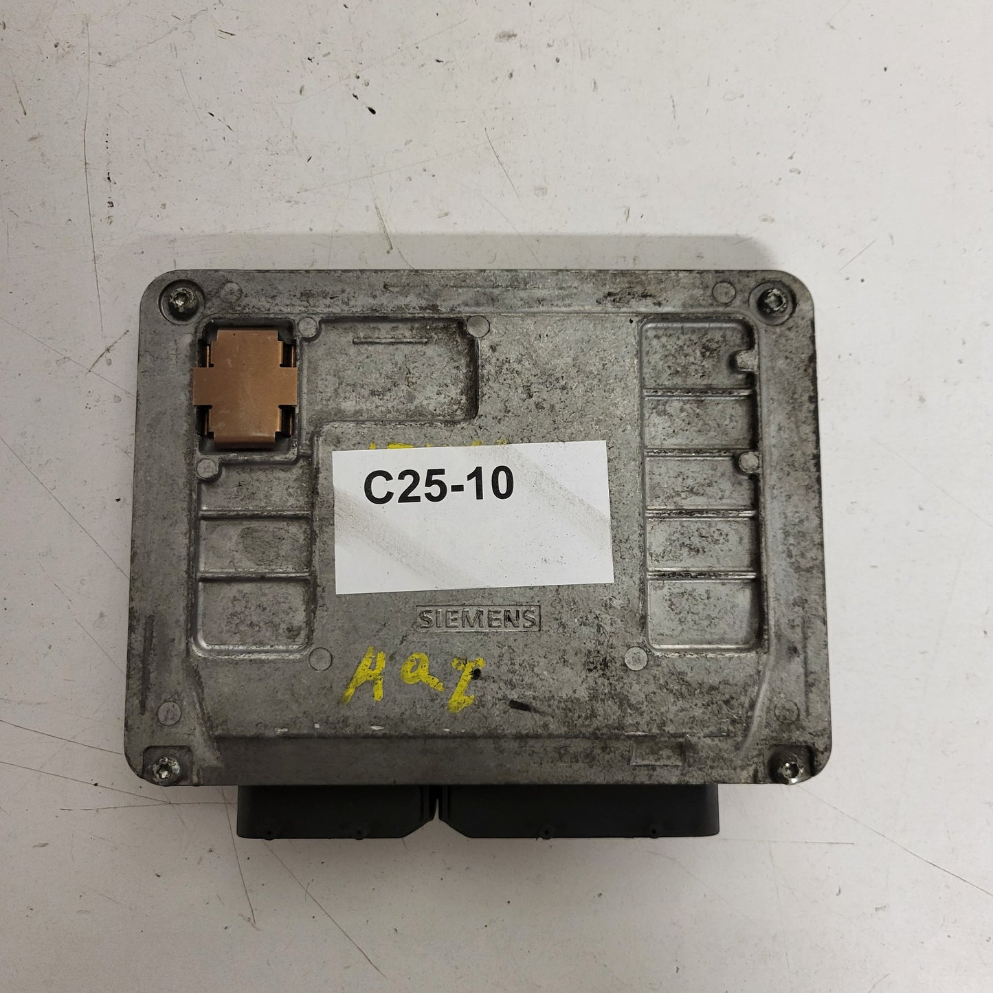 SEAT IBIZA ŠKODA FABIA 1.2 ECU / 03E906033D / 5WP40121 04 / SIEMENS